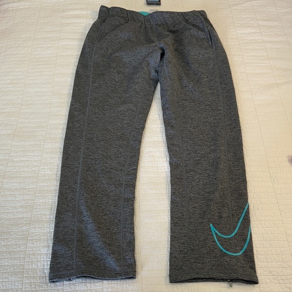 Nike Pants - Nike Medium NWT Therma-Fit Gray Swearpant Track Pant